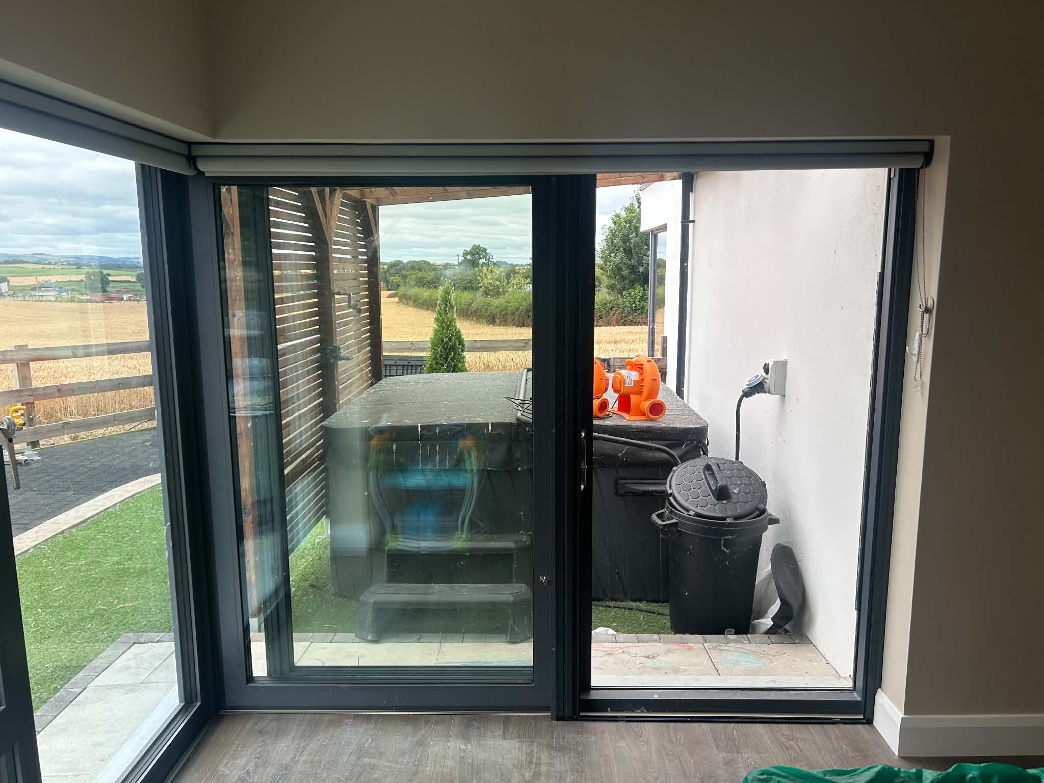 Zeta - Retractable Fly Screen Door - Image 12