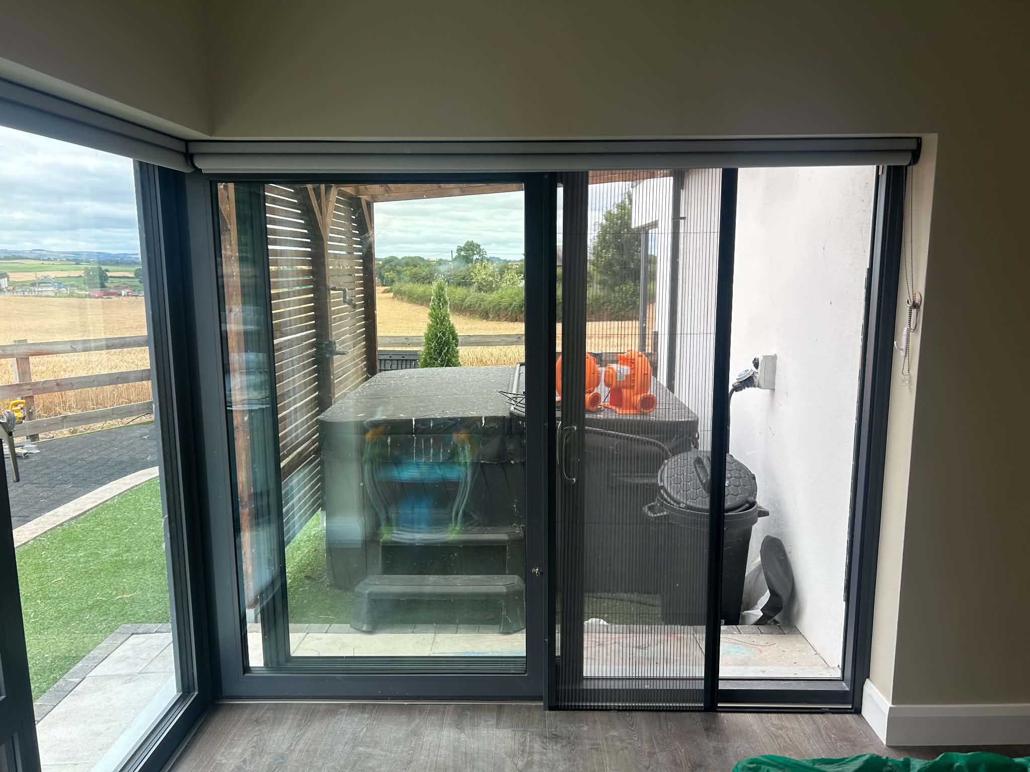 Zeta - Retractable Fly Screen Door - Image 13