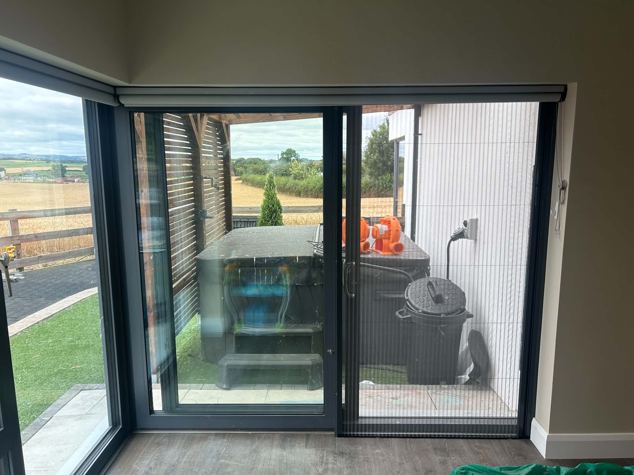 Zeta - Retractable Fly Screen Door - Image 14