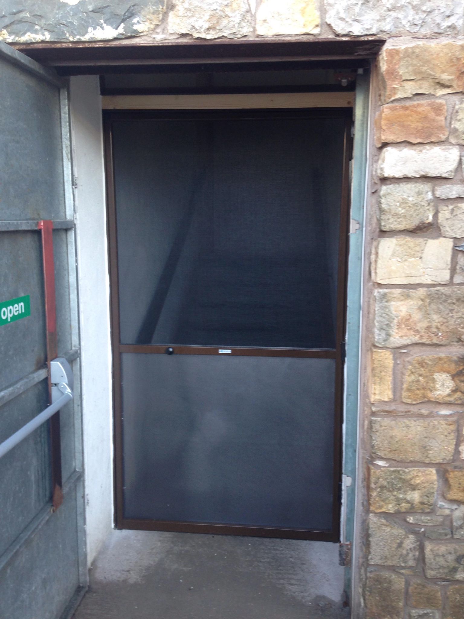 Hi-Spec Hinged Fly Screen Door - Image 3