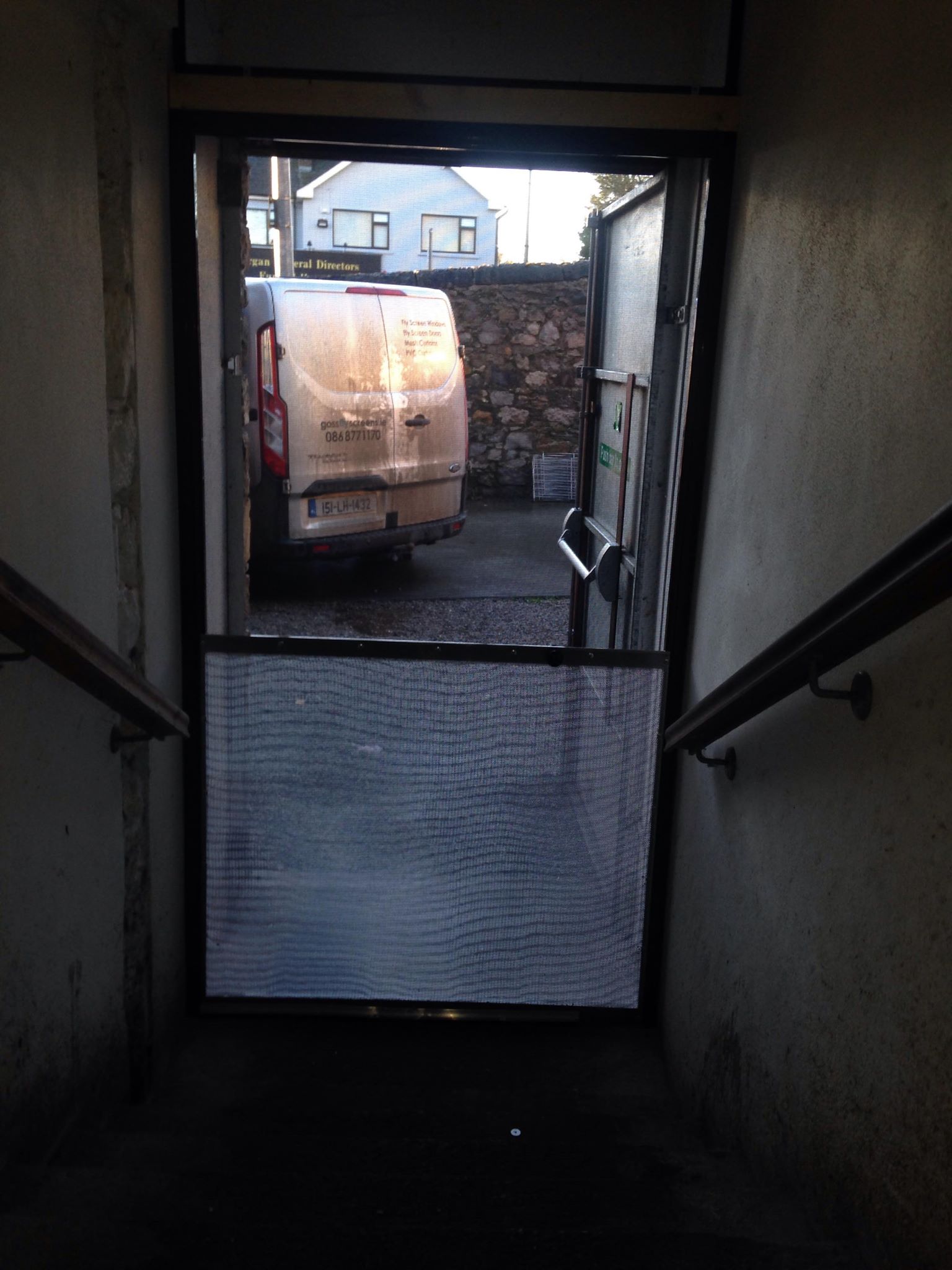 Hi-Spec Hinged Fly Screen Door - Image 5