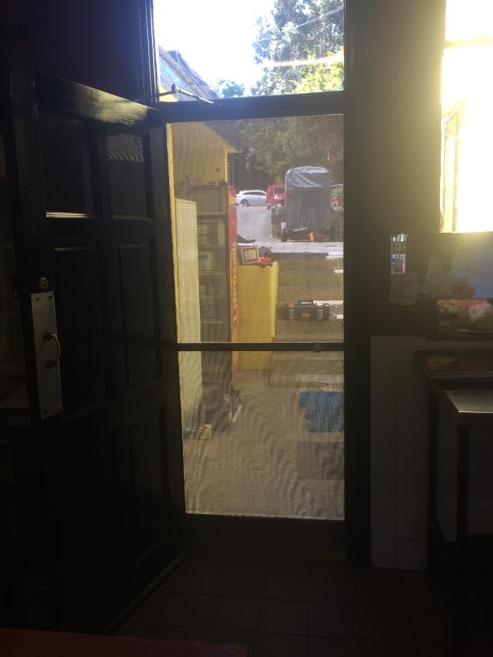 Hi-Spec Hinged Fly Screen Door - Image 7