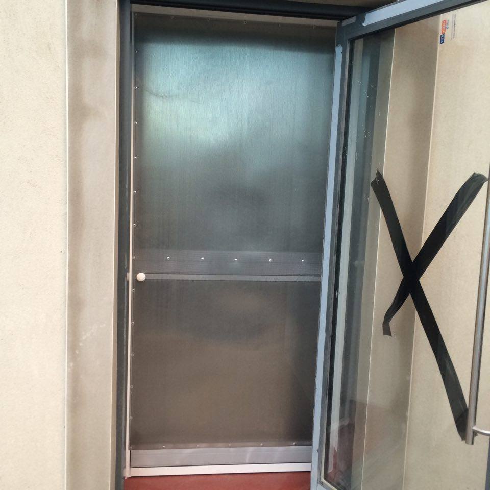 Hi-Spec Hinged Fly Screen Door - Image 12