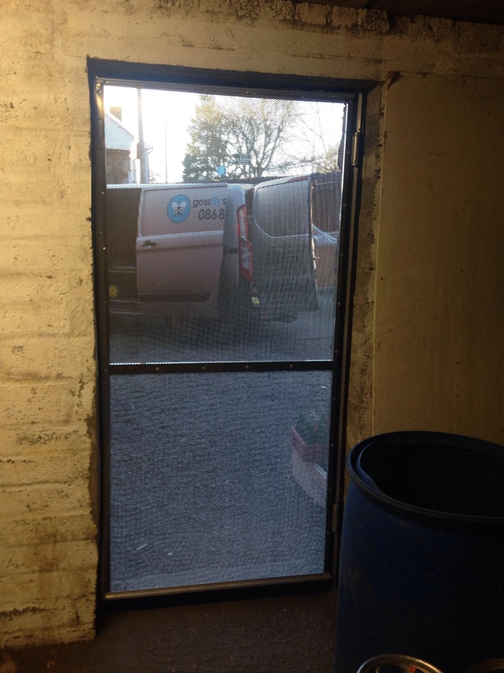 Hi-Spec Hinged Fly Screen Door - Image 11